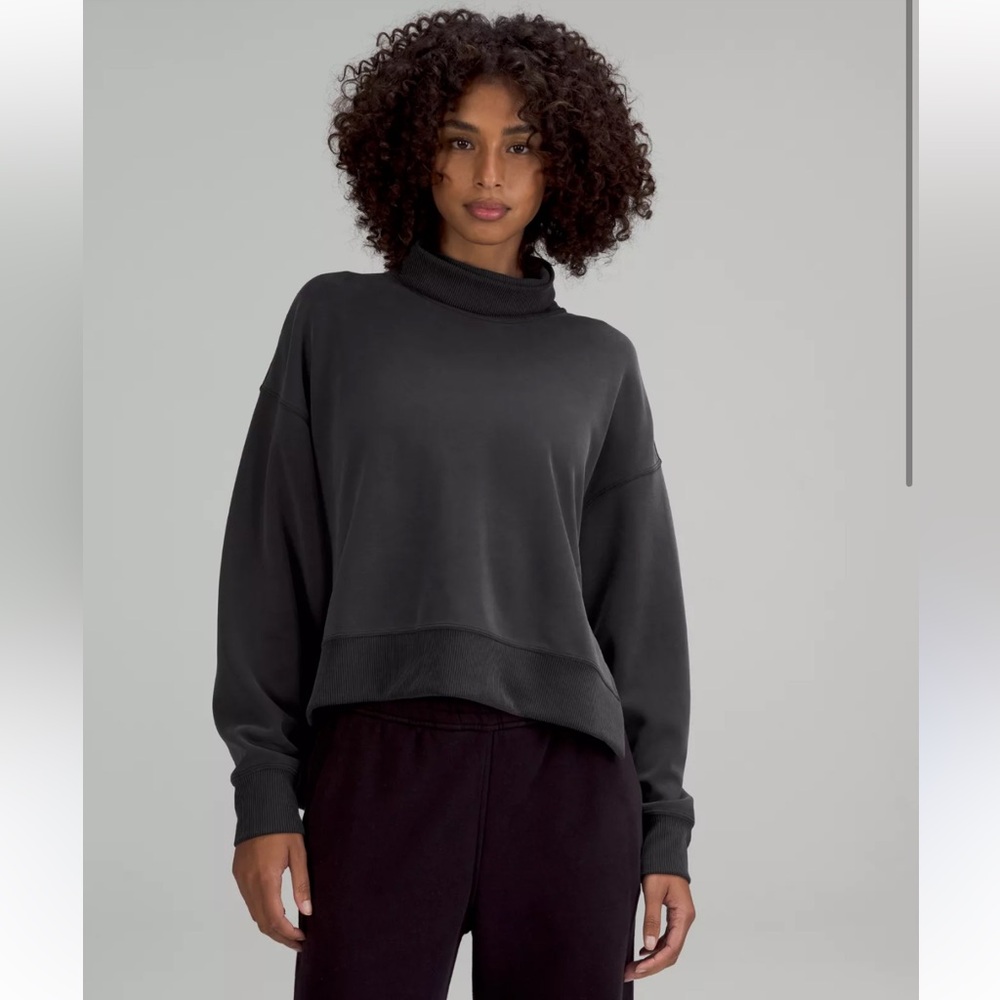 lululemon athletica Softstreme Pullover Turtleneck Sweater size 4